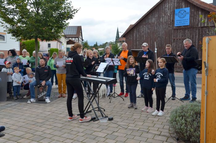 Das Neudorflied, gesungen von der Gloria Neudorf